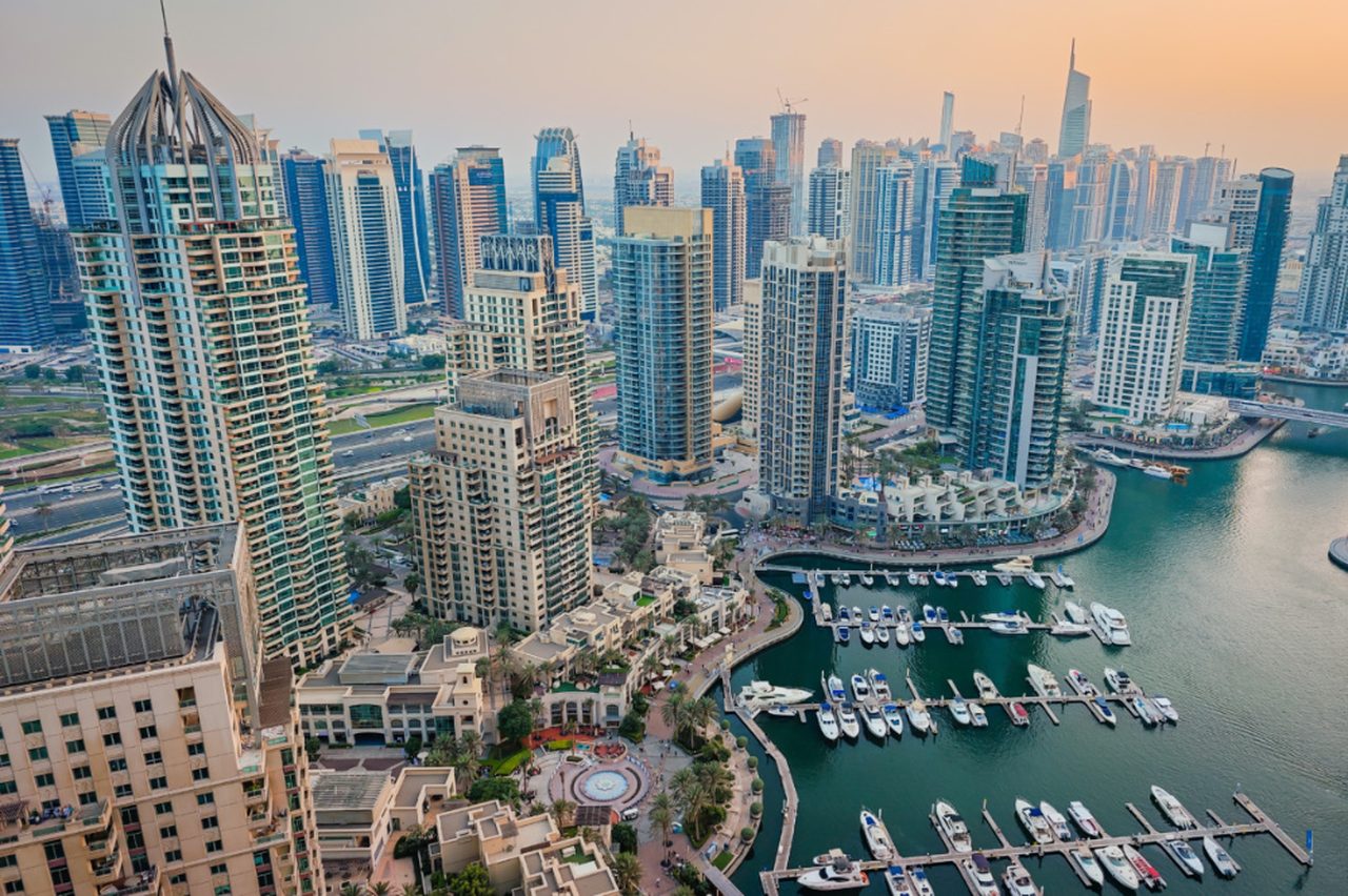 Панорама Дубая — небоскрёбы и Персидский залив